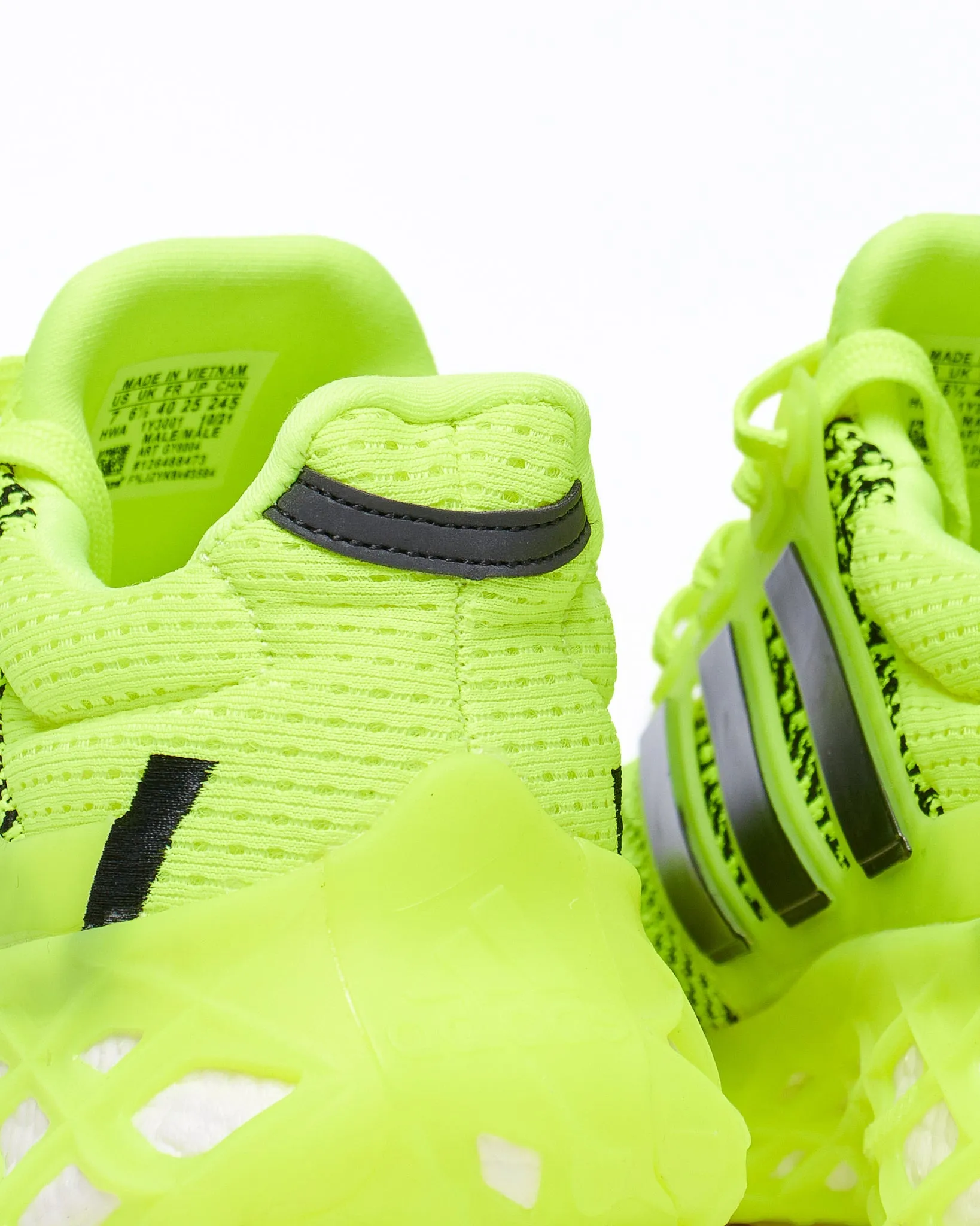ADI Ultra Boost Men Green Runners Shoes 44.90