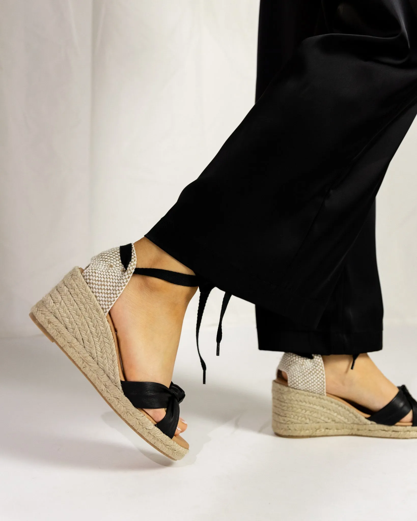 LOLA LOW SOFT BLACK PLATFORM ESPADRILLO NAHKASANDAALIT
